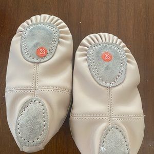 Tap and ballet shoes toddler size 9.5. Barely worn